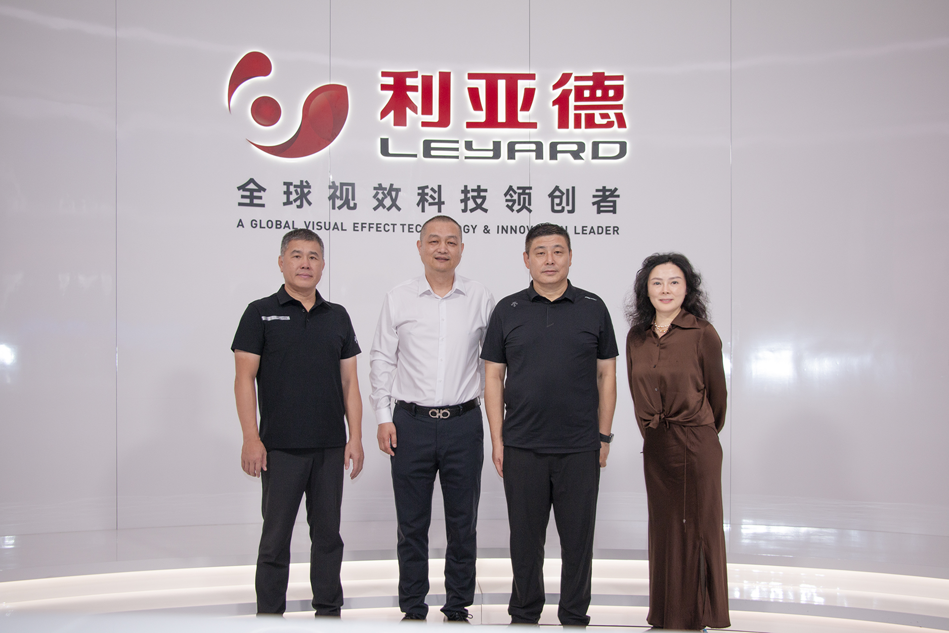 重庆千里科技股份有限公司周宗成总裁等领导一行莅临利亚德南方总部考察交流